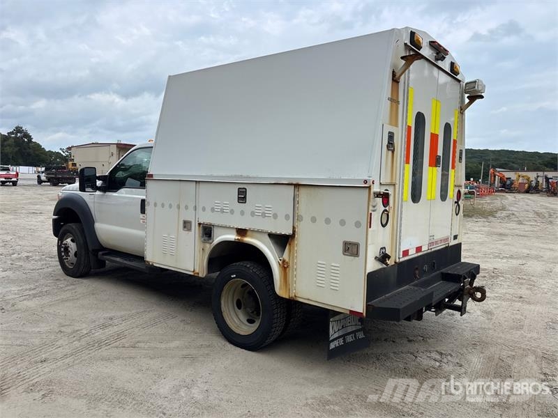 Ford F-450 XL 4x4 Enclosed Utility Truck (Inoperable) 皮卡车
