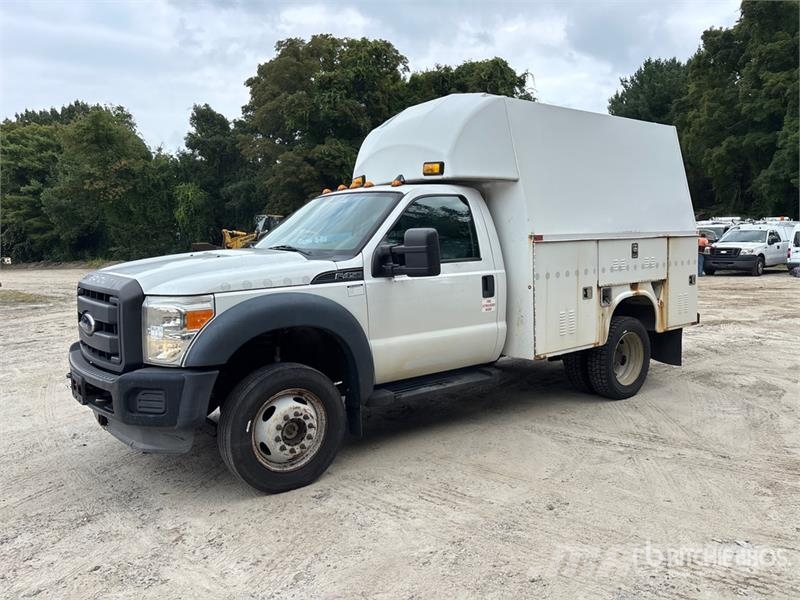 Ford F-450 XL 4x4 Enclosed Utility Truck (Inoperable) 皮卡车