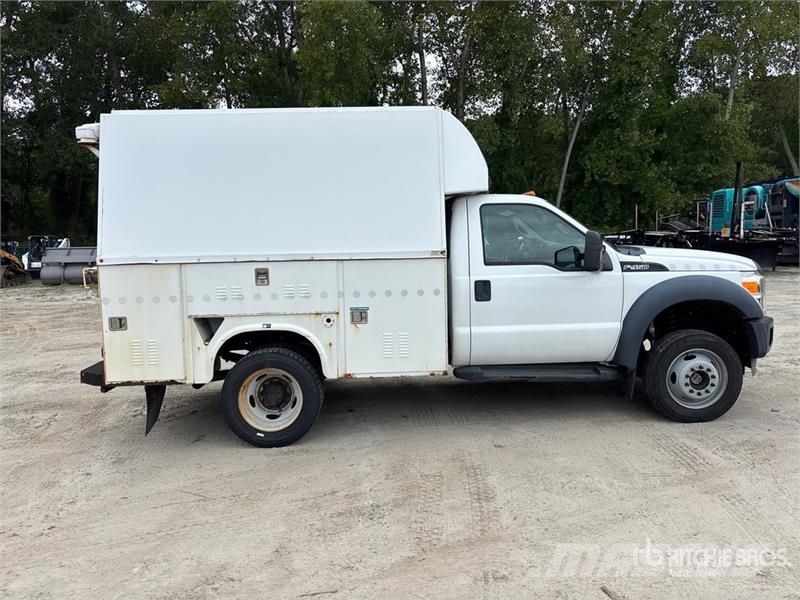 Ford F-450 XL 4x4 Enclosed Utility Truck (Inoperable) 皮卡车