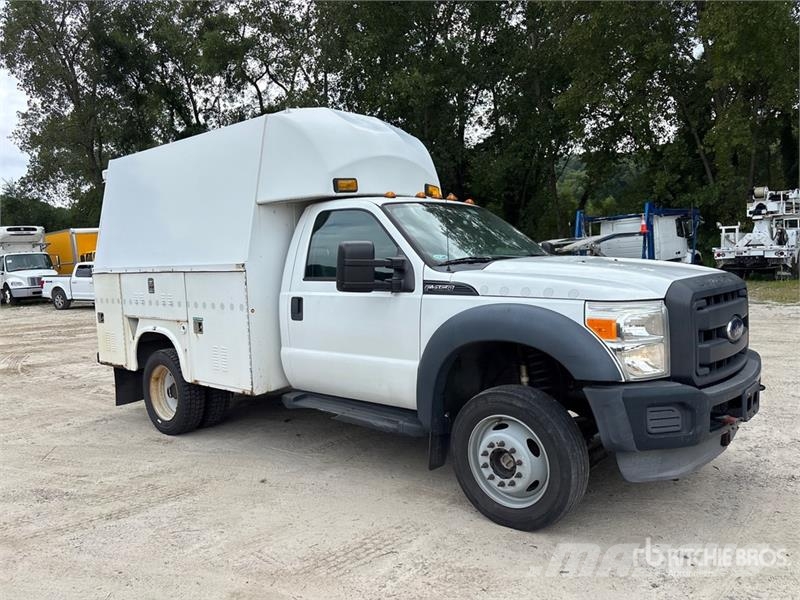 Ford F-450 XL 4x4 Enclosed Utility Truck (Inoperable) 皮卡车