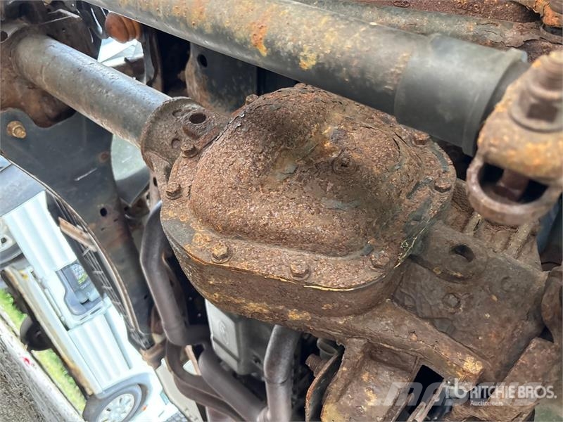 Ford F-450 XL 4x4 Enclosed Utility Truck (Inoperable) 皮卡车