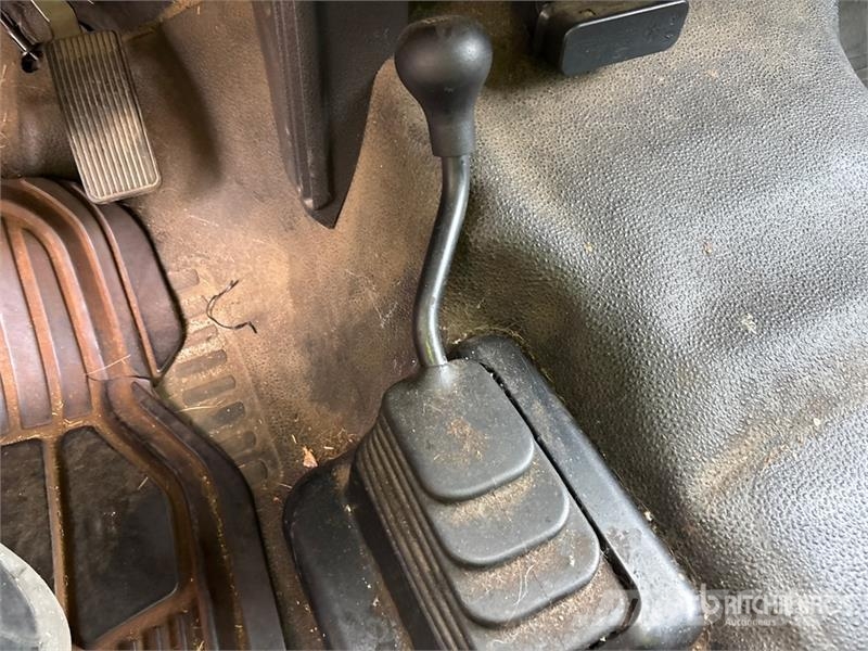 Ford F-450 XL 4x4 Enclosed Utility Truck (Inoperable) 皮卡车