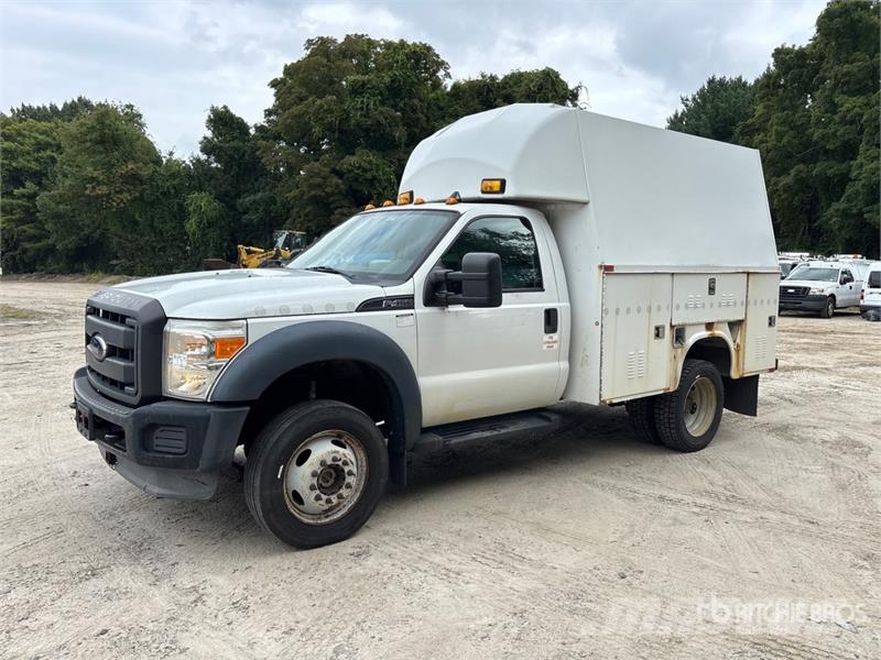 Ford F-450 XL 4x4 Enclosed Utility Truck (Inoperable) 皮卡车