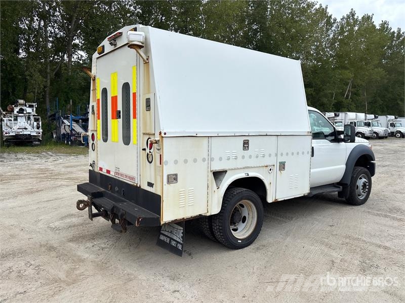 Ford F-450 XL 4x4 Enclosed Utility Truck (Inoperable) 皮卡车