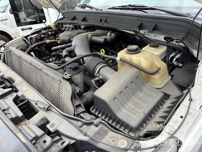 Ford F-450 XL 4x4 Enclosed Utility Truck (Inoperable) 皮卡车