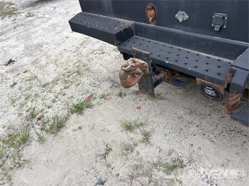 Ford F-450 XL 4x4 Enclosed Utility Truck (Inoperable) 皮卡车