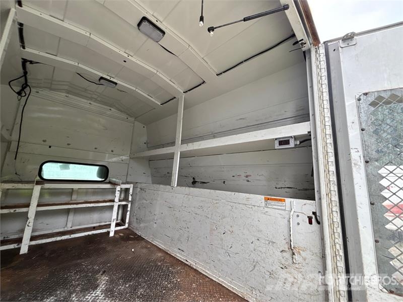 Ford F-450 XL 4x4 Enclosed Utility Truck (Inoperable) 皮卡车