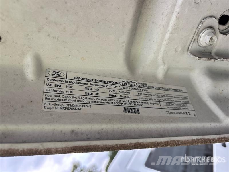 Ford F-450 XL 4x4 Enclosed Utility Truck (Inoperable) 皮卡车