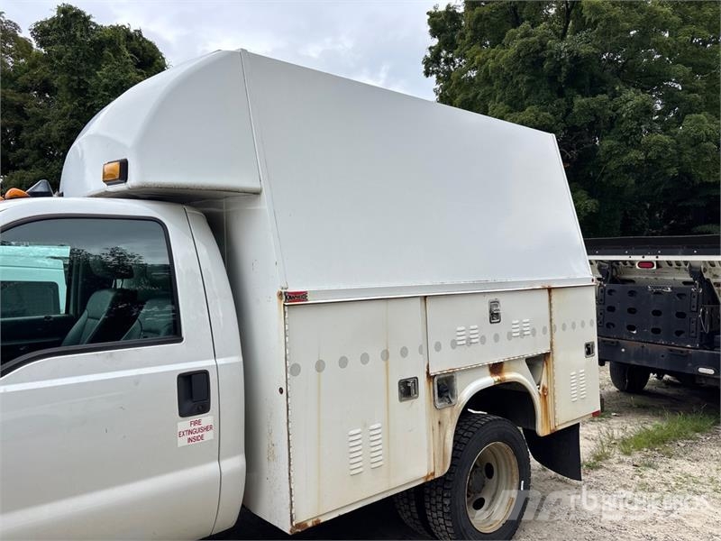 Ford F-450 XL 4x4 Enclosed Utility Truck (Inoperable) 皮卡车