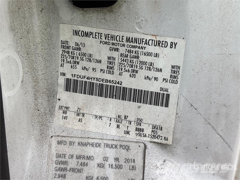 Ford F-450 XL 4x4 Enclosed Utility Truck (Inoperable) 皮卡车
