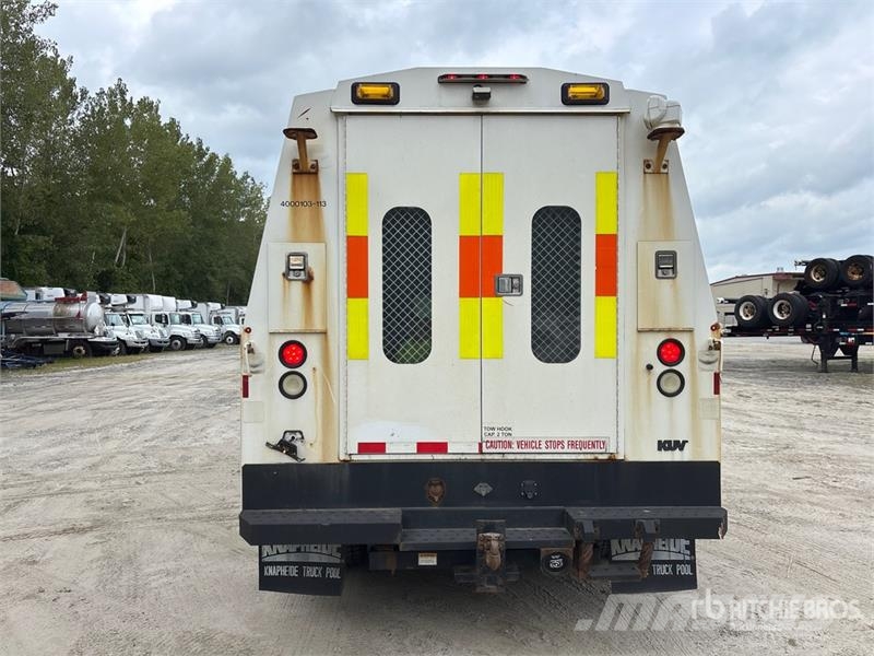 Ford F-450 XL 4x4 Enclosed Utility Truck (Inoperable) 皮卡车