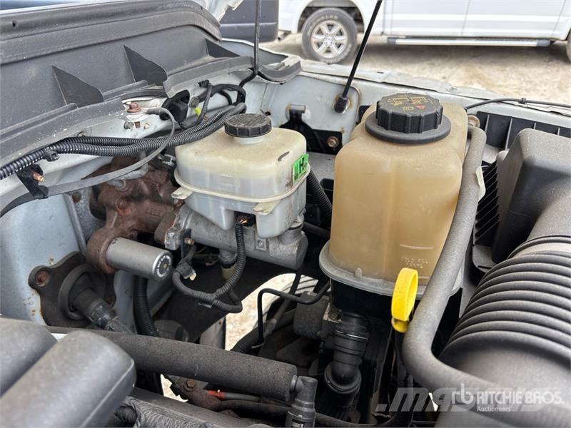 Ford F-450 XL 4x4 Enclosed Utility Truck (Inoperable) 皮卡车