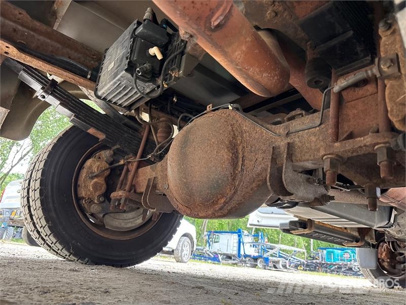 Ford F-450 XL 4x4 Enclosed Utility Truck (Inoperable) 皮卡车