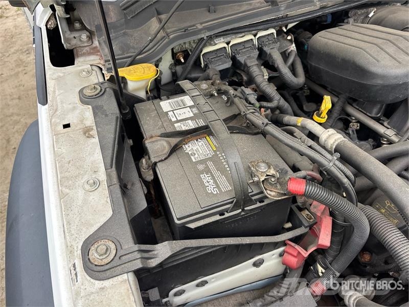Ford F-450 XL 4x4 Enclosed Utility Truck (Inoperable) 皮卡车