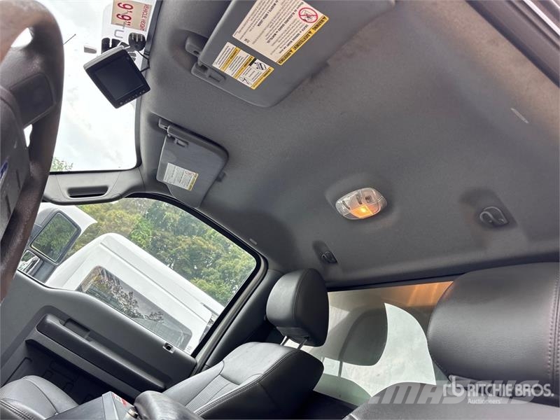 Ford F-450 XL 4x4 Enclosed Utility Truck (Inoperable) 皮卡车