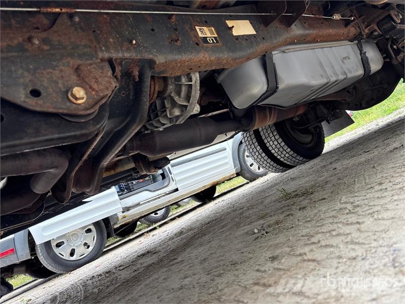 Ford F-450 XL 4x4 Enclosed Utility Truck (Inoperable) 皮卡车