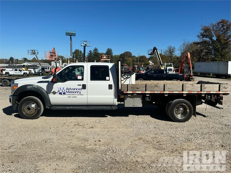 Ford F-550 شاحنات مسطحة/مفصلية الجوانب