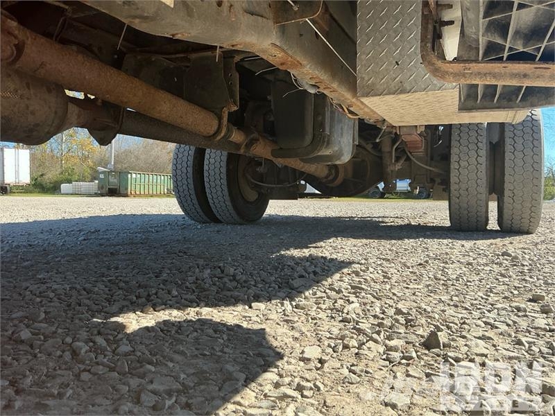 Ford F-550 شاحنات مسطحة/مفصلية الجوانب