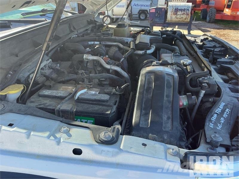 Ford F-550 شاحنات مسطحة/مفصلية الجوانب