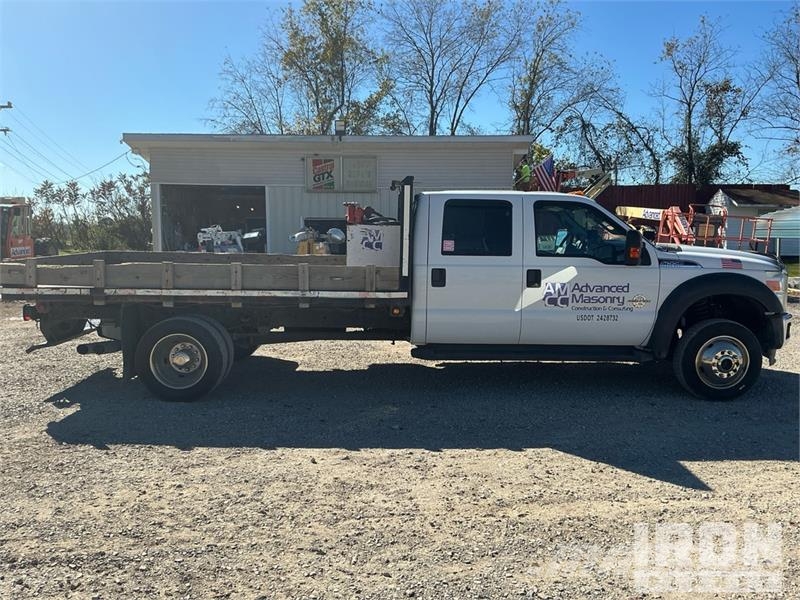 Ford F-550 شاحنات مسطحة/مفصلية الجوانب