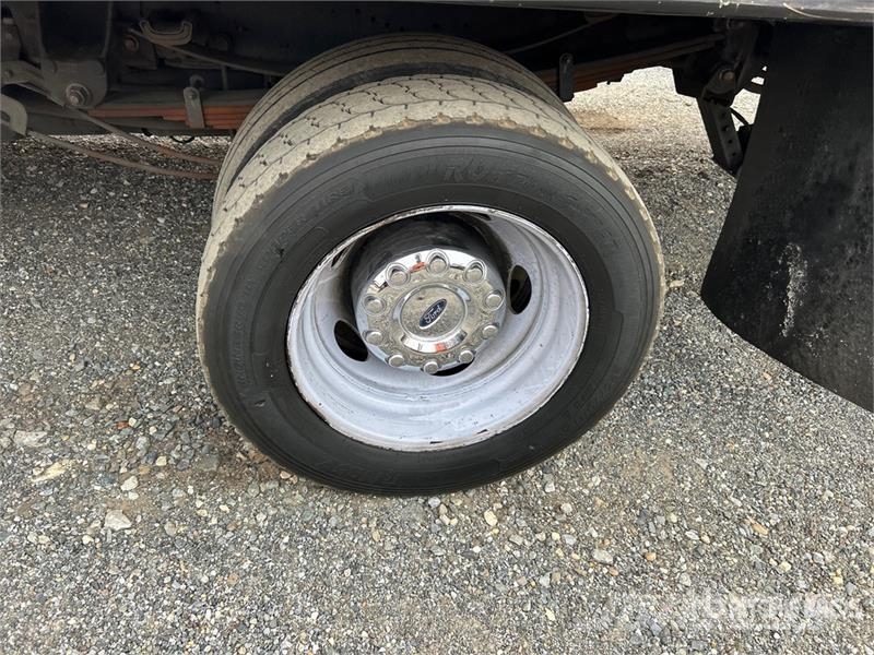 Ford F-550 Hinausautot