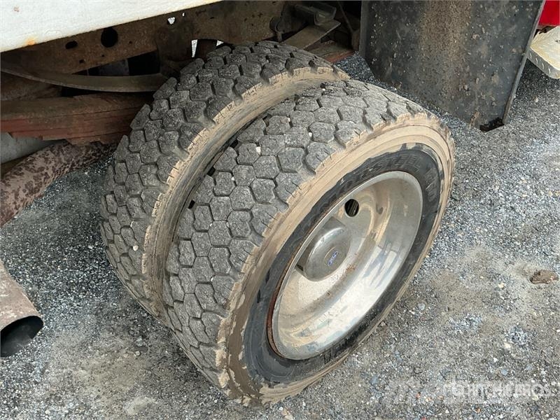 Ford F-550 Pašizgāzējs