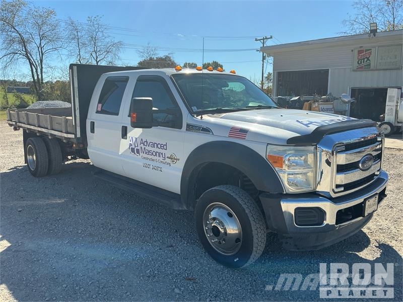 Ford F-550 شاحنات مسطحة/مفصلية الجوانب