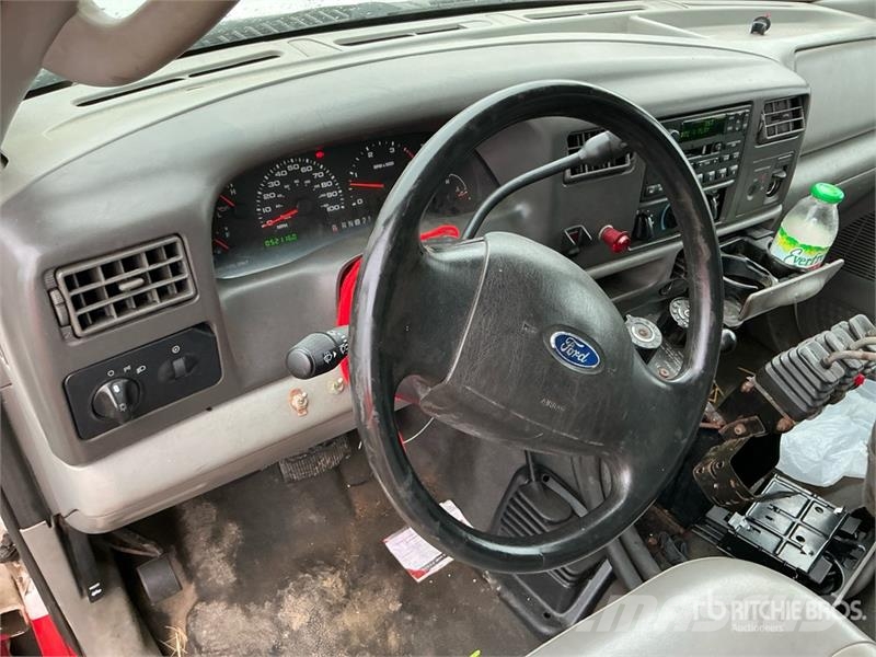 Ford F-550 Pašizgāzējs