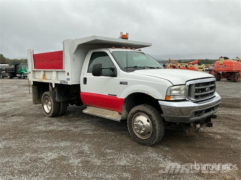 Ford F-550 Pašizgāzējs