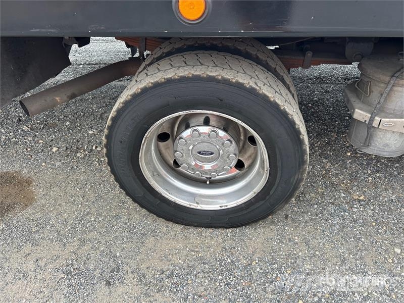 Ford F-550 Hinausautot