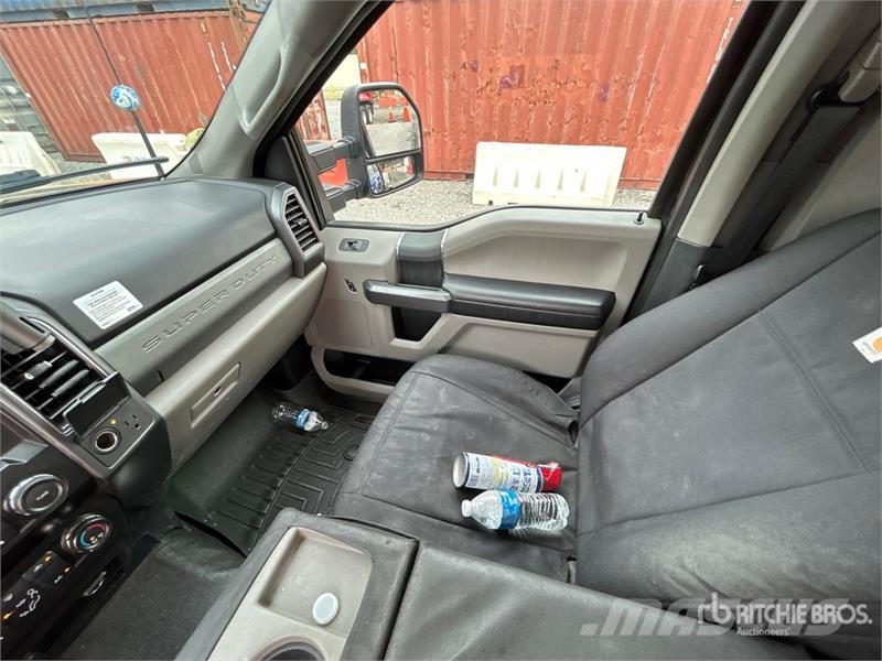 Ford F-550 Hinausautot