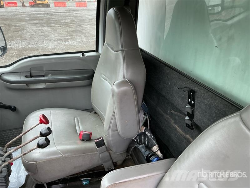 Ford F-550 Pašizgāzējs