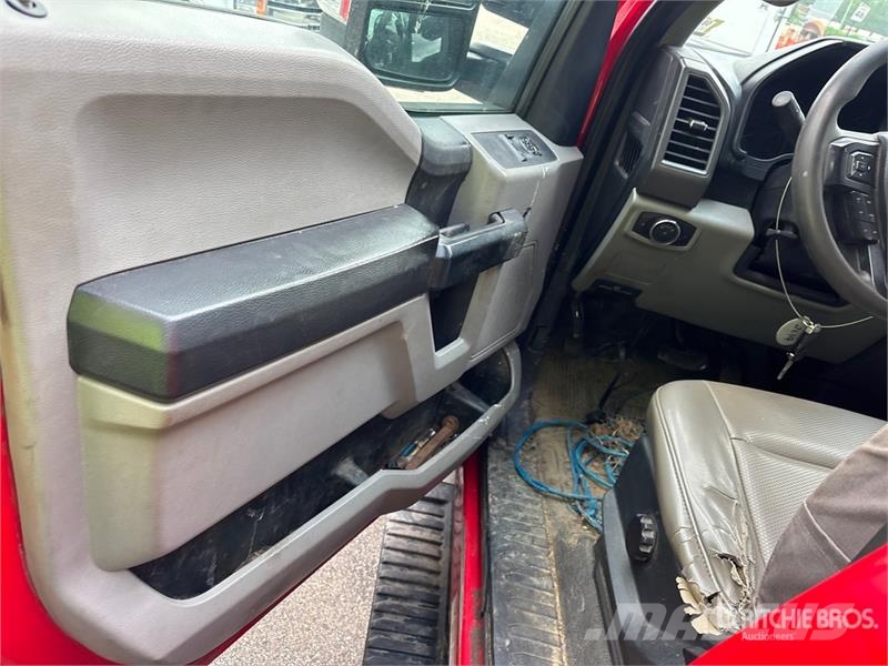 Ford F-550 Hinausautot