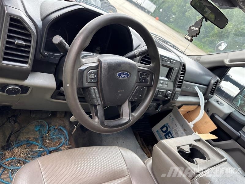 Ford F-550 Hinausautot