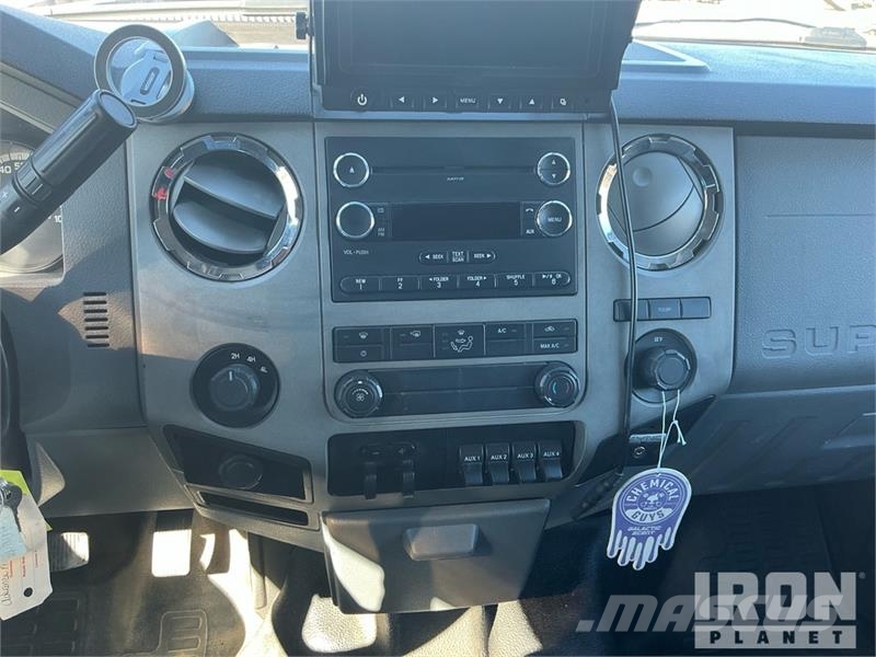Ford F-550 شاحنات مسطحة/مفصلية الجوانب