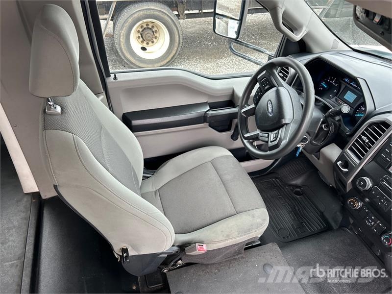 Ford F-550 4x2 33-Seat Transit Bus Mini-bus