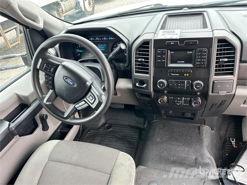 Ford F-550 4x2 33-Seat Transit Bus Mini-bus