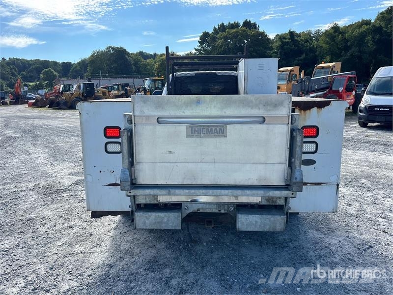 Ford F-550 4x2 Crew Cab Utility Truck Bestelwagens met open laadbak