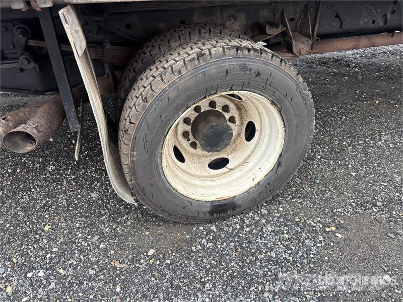 Ford F-550 4x2 Flatbed Truck (Inoperable) Tovornjaki s kesonom/platojem