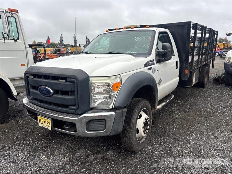 Ford F-550 4x2 Flatbed Truck (Inoperable) Tovornjaki s kesonom/platojem