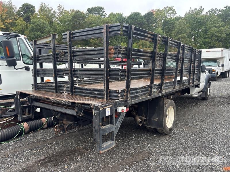 Ford F-550 4x2 Flatbed Truck (Inoperable) Tovornjaki s kesonom/platojem