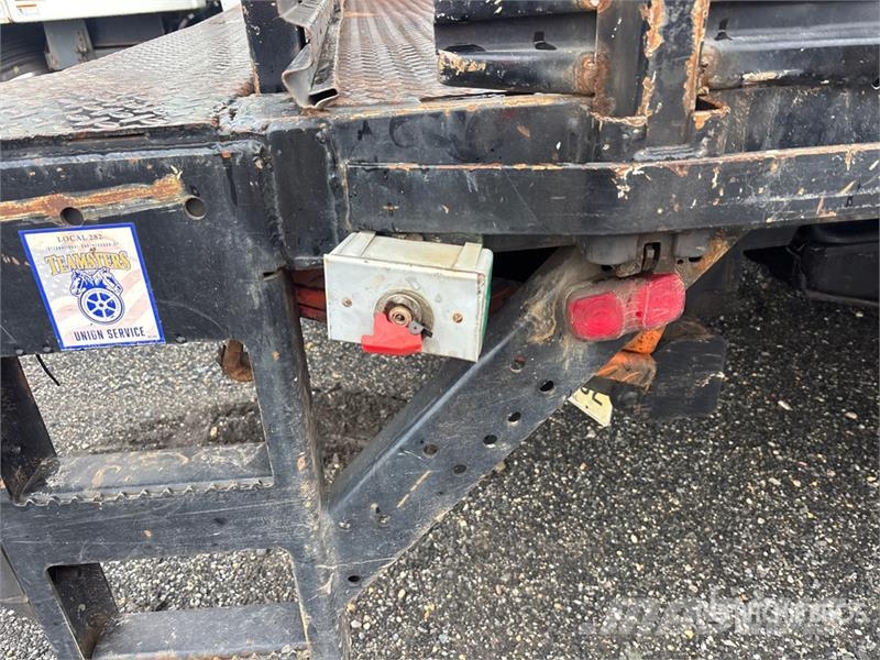 Ford F-550 4x2 Flatbed Truck (Inoperable) Tovornjaki s kesonom/platojem
