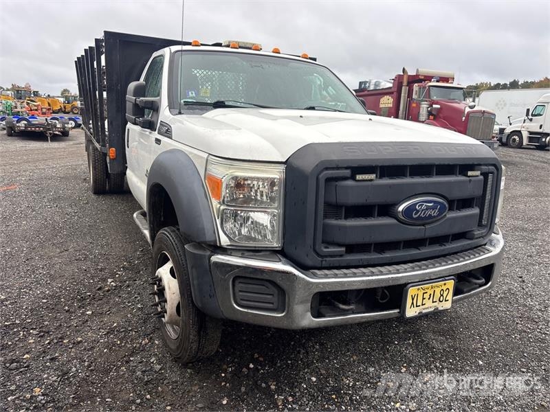 Ford F-550 4x2 Flatbed Truck (Inoperable) Tovornjaki s kesonom/platojem