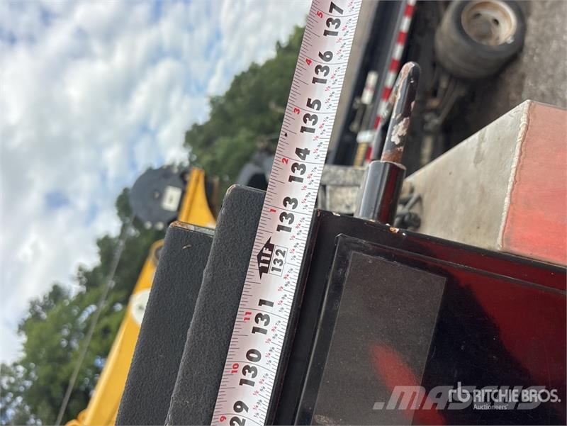 Ford F-550 4x2 Service Truck مركبات الأغراض العامة