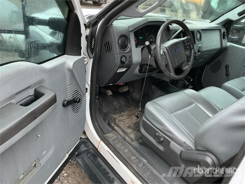 Ford F-550 4x2 Service Truck Veículos municipais / de uso geral