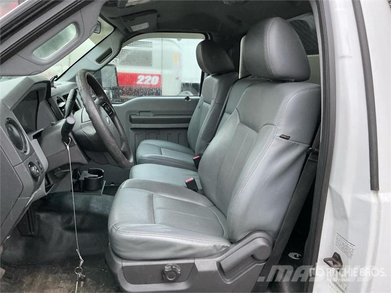 Ford F-550 4x2 Service Truck Veículos municipais / de uso geral