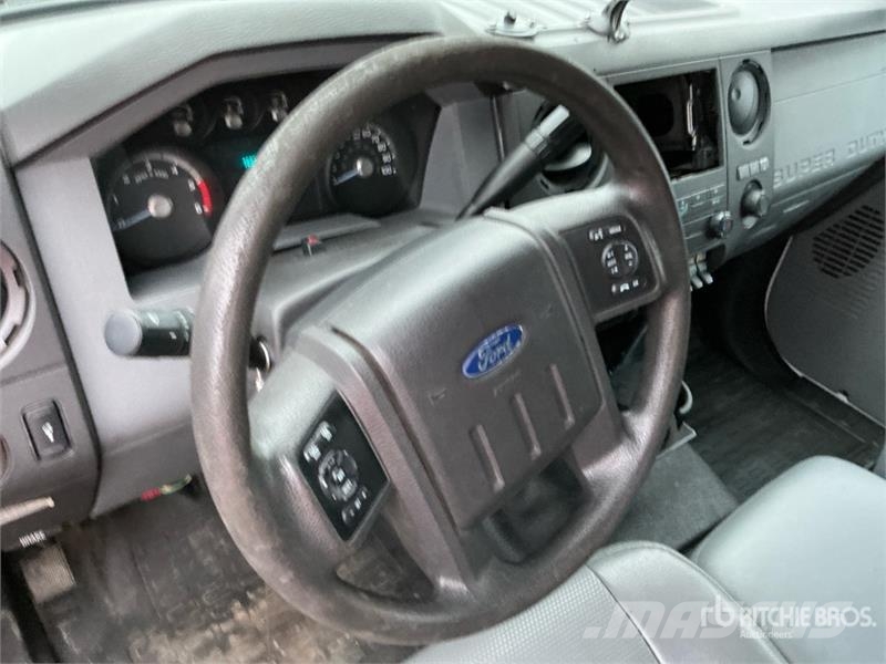Ford F-550 4x2 Service Truck Veículos municipais / de uso geral