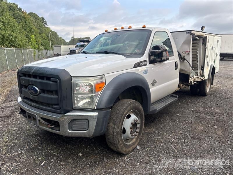Ford F-550 4x2 Utility Truck (Inoperable) Kiperi