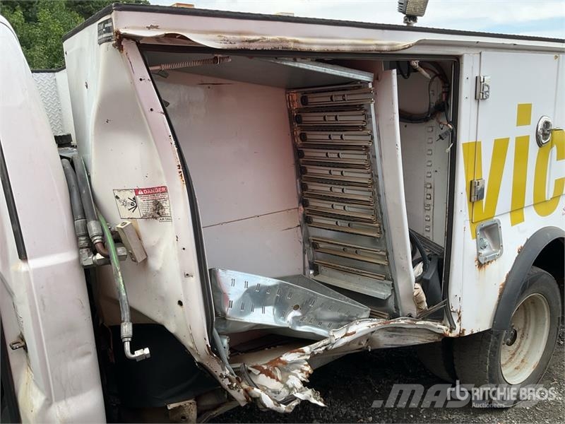 Ford F-550 4x2 Utility Truck (Inoperable) Madelkaubikud