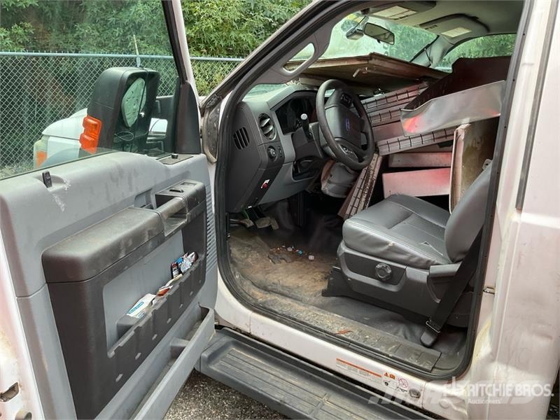 Ford F-550 4x2 Utility Truck (Inoperable) Madelkaubikud
